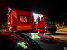 Após colidir em árvore, Amarok fica destruída pelo fogo em São Miguel do Oeste