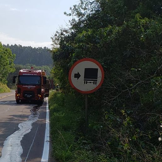 Caminhão carregado de ração registra princípio de incêndio na SC 386 em Mondaí