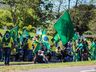 VÍDEO: Dezenas de pessoas participam de ato em frente ao 14º RCMec