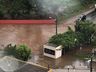 Chuva forte acompanhada de granizo e ventos alaga ruas e causa transtornos em SC