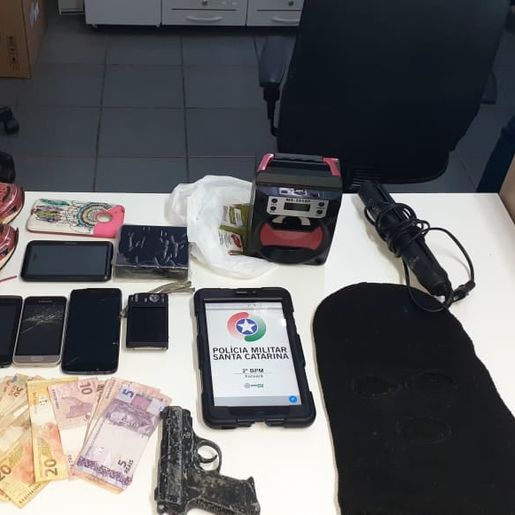 Trio é preso acusado de assaltar ciclista 