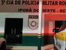 Motorista embriagado ameaça policiais, danifica viatura, foge da delegacia, mas acaba preso 