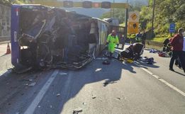 Acidente com o ônibus do Umuarama Futsal deixa mortos e feridos na região de Curitiba