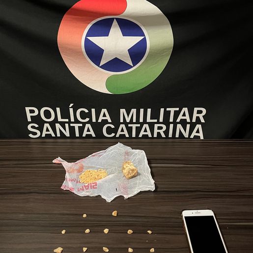 Jovem de 18 anos é preso por tráfico de drogas em Maravilha  