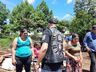 Família em vulnerabilidade social recebe ajuda de moto clube