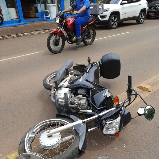 Colisão entre carro e moto deixa homem ferido em Itapiranga