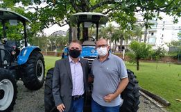 FOTOS: SJCedro e Palma Sola são contemplados com maquinário agrícola