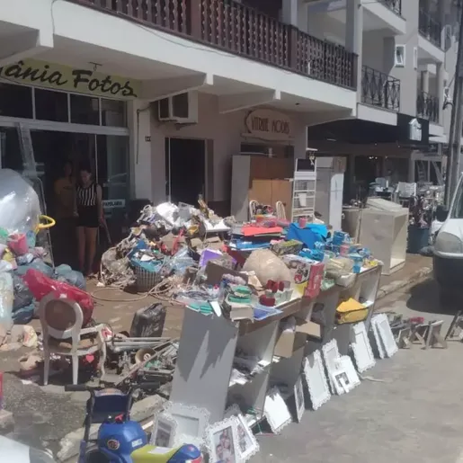 Cidade de SC fica devastada após sofrer maior cheia da história