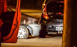 VÍDEO: Motorista embriagado colide em carro estacionado em São Miguel do Oeste