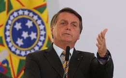 Bolsonaro diz que presidente do TSE trabalha para eleger Lula