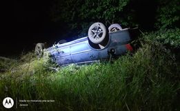 Saída de pista seguida de capotamento deixa homem ferido