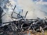 Vídeo: Incêndio destrói galpão e implementos e mata bovino no interior de Tunápolis
