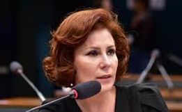 STF tem 3 votos para condenar Carla Zambelli por porte ilegal de arma