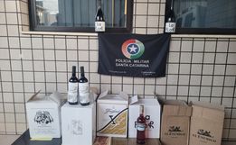 Polícia apreende carregamento de vinhos argentinos irregulares em Dionísio Cerqueira
