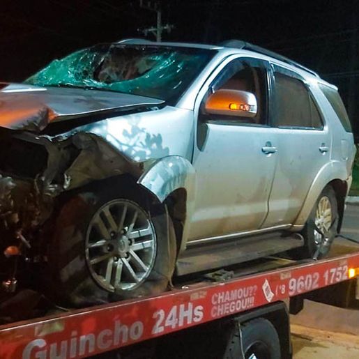 Casal fica ferido em tombamento de camionete na BR-282