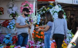 Ambulantes estimam queda de 20% a 30% nas vendas do Dia de Finados
