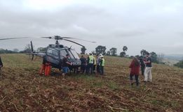Homem fica ferido após tombamento de trator em ribanceira de Galvão