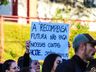 Servidores municipais fazem novo protesto na frente da prefeitura