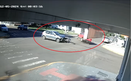 VÍDEO: Veículo capota após colisão no Bairro Sagrado Coração, em São Miguel do Oeste 