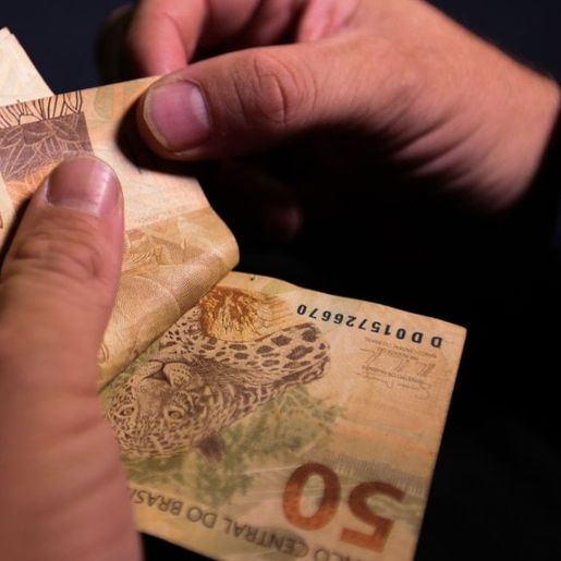 Governo propõe salário mínimo de R$ 1.147 em 2022, sem aumento real