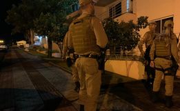 Mulher atingida por tiro será encaminhada para UTI do Hospital Regional