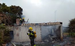 Casa é destruída por incêndio no interior de Cunha Porã