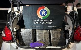 Polícia encontra mais de 300 quilos de maconha em veículo furtado no interior de Campo Erê