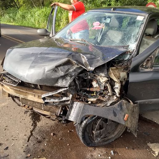 VÍDEO: Colisão entre dois carros é registrada na BR 163 em SJCedro