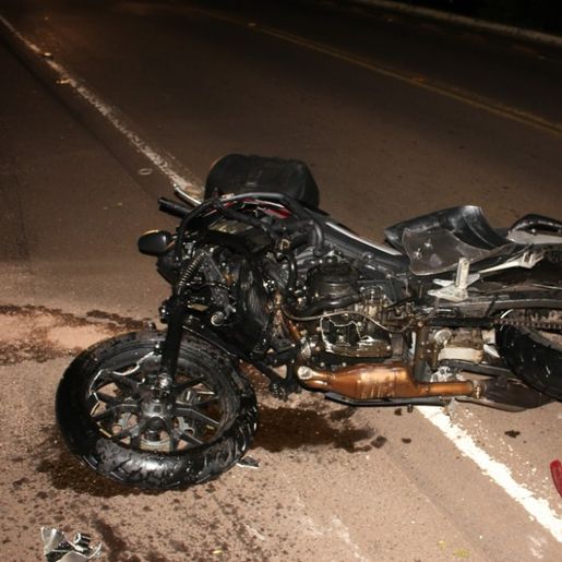 Motociclista ferido em colisão frontal está estável e aguarda alta hospitalar, afirma HRTGB