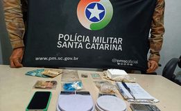 Mulher de 24 anos é presa por tráfico de drogas em São Miguel do Oeste