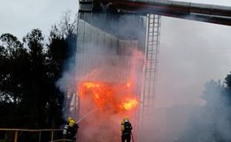Indústria de móveis é atingida por incêndio em Mondaí