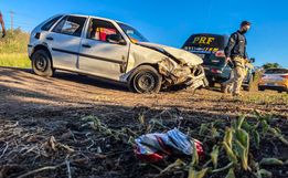 Colisão entre carro e caminhão deixa uma pessoa ferida na BR-163