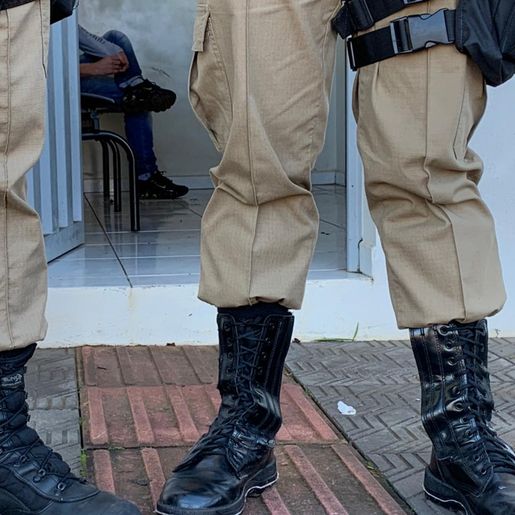 PM prende homem após colidir em veículo parado em São Miguel do Oeste
