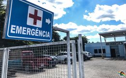 Menina atropelada por táxi aguarda por vaga na UTI pediátrica
