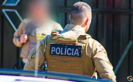 Homem perde dinheiro ao cair no “golpe da mala” e acreditar em herança de americana