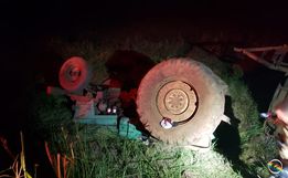 Homem morre em tombamento de trator no interior de Mondaí