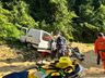 Carreta tomba sobre carros e deixa uma pessoa morta no Oeste