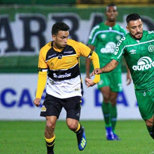 Chapecoense vence Criciúma e sai em vantagem na semifinal do Catarinense