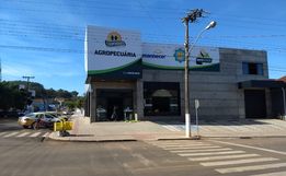 Cooperoeste inaugura casa agropecuária em São José do Cedro