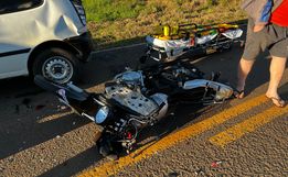 Motociclista fica ferido em colisão com carros na SC-492 