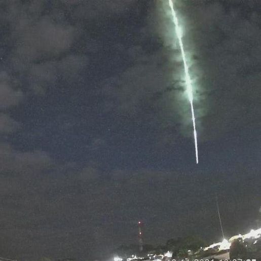 Vídeo mostra raro meteoro cruzando o céu de Santa Catarina