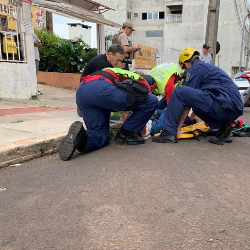 Colisão lateral deixa motociclista ferida em SMOeste 