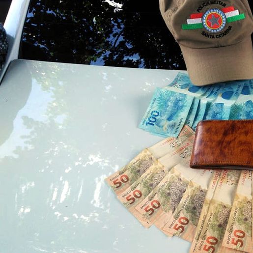 Jovem é presa em flagrante após furtar mais de R$ 1.600 em Guarujá do Sul