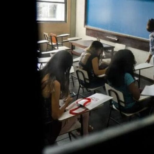 Três em cada 10 municípios de SC pagam menos que piso do magistério a professores, diz estudo