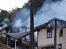 Residência fica destruída pelo fogo em Quilombo 