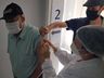 Idosos acima de 90 anos começam a ser vacinados no município