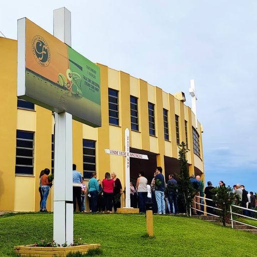 Igreja Matriz São José realiza celebração de Domingo de Ramos 