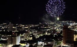 Moradores do Extremo Oeste celebram chegada de 2025 com fogos 