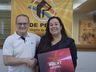 Locutora da Rádio Cidade recebe certificado de finalista do Prêmio Acaert