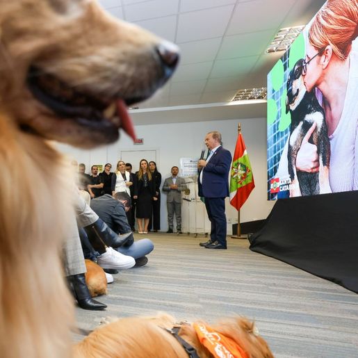 Governo do Estado inicia repasses a municípios do programa Pet Levado a Sério